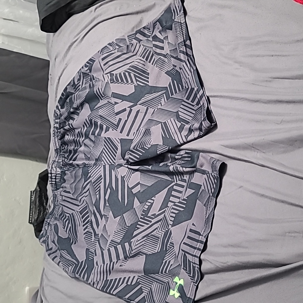 Under Armour shorts size L